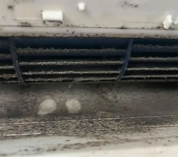 沅江空调吹的风有股烧焦味是怎么回事